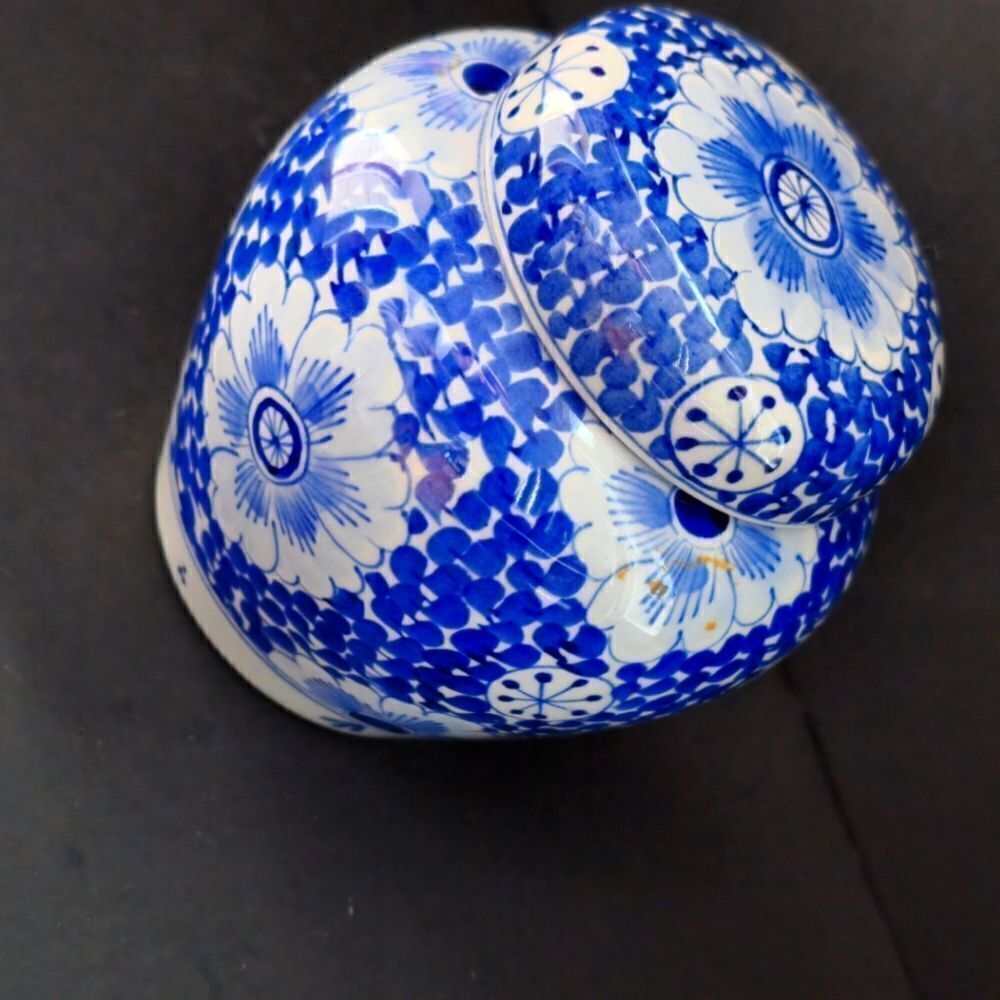 Vintage porcelain Royal Delft covered jar/vase - Picture 2 of 6